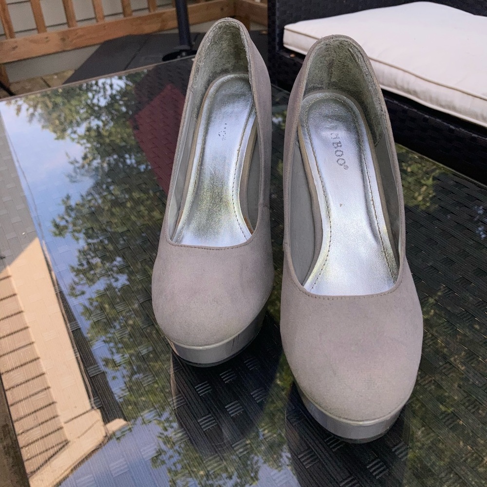 Bamboo Women’s Grey Suede Heels. - Picture 4 of 5